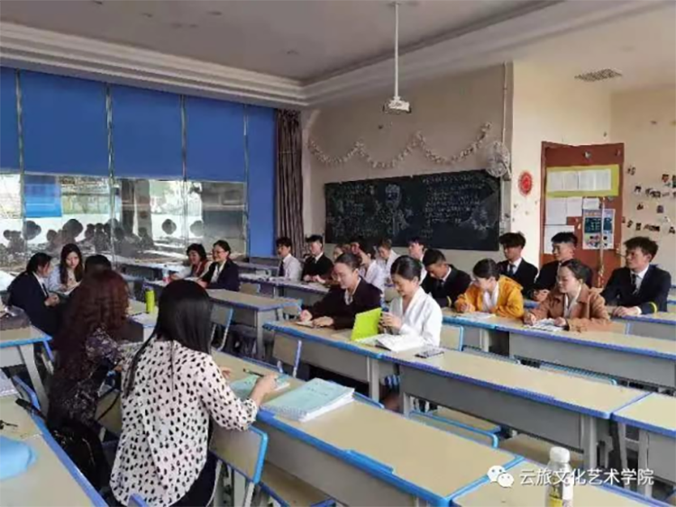 文化艺术学院召开期中教学座谈会，深入了解学生学习生活方方面面168.png